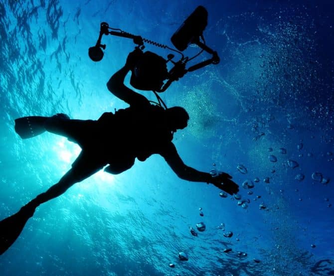 Image Ariadna: 3D Mapping Underwater for Divers